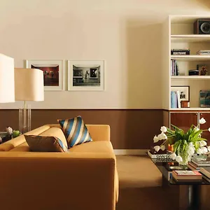 https://les-suites-cinabre.fr-paris.fr